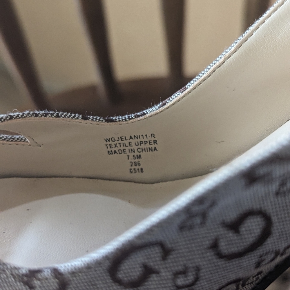 GUESS High heels Beautiful NEW size 7.5 runs small like 7 - Picture 2 of 8